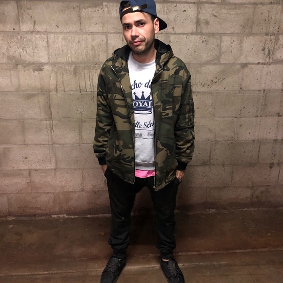 Poshmark Ambassador/Top Rated Seller - Picture 7 of 8